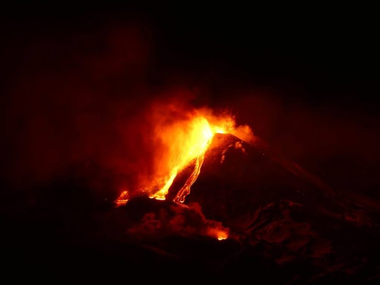 Etna, nuova forte attività lavica dal cratere Sud-Est