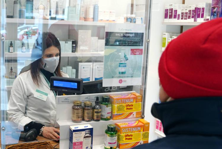 Coronavirus, Zingaretti (Regione Lazio) sui vaccini rassicura: “Ci sarà un portale per scegliere la farmacia e i medici di medicina generale si muoveranno su proprie liste”