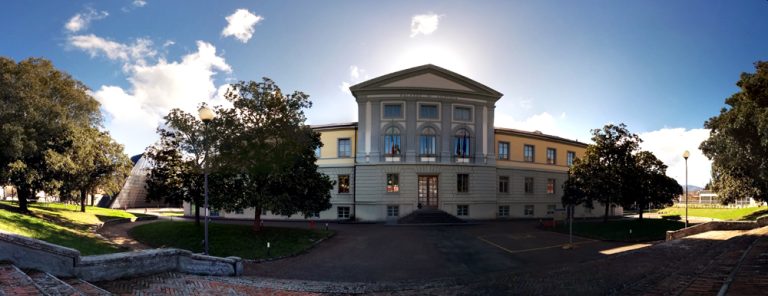 La procura di Arezzo ha aperto un fascicolo senza alcun reato ipotizzato sulla vaccinazione del giornalista Andrea Scanzi