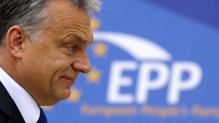 Il leader ungherese Viktor Orban ha annunciato il ritiro degli eurodeputati del suo partito dal gruppo del Partito popolare europeo (Ppe) al Parlamento Ue
