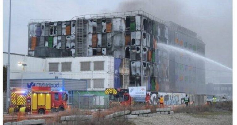 Strasburgo, vasto incendio in un edificio sede della società Ovh, specializzata in server informatici