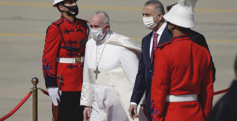 Terminata la visita di Papa Francesco in Iraq. Alle 13 atterrerà all’aeroporto di Ciampino