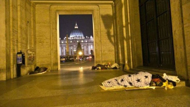 Vaticano: il Papa dona 1.200 vaccini per i poveri della Capitale