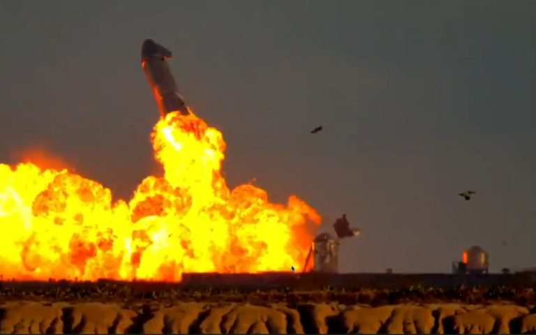 Usa, in Texas esplode un prototipo del razzo di SpaceX pochi minuti dopo l’atterraggio