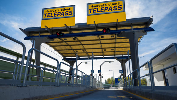 Multa da 2 milioni di euro per Telepass: pratica commerciale ingannevole nell’attività di distribuzione di polizze assicurative Rc Auto