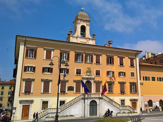 Livorno: corruzione e abusivo d’ufficio, due persone in manette