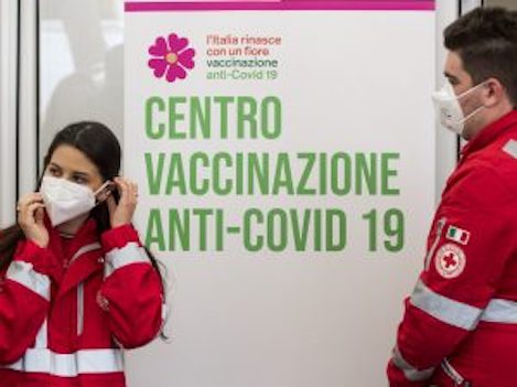 Coronavirus, parla l’assessore D’Amato: “Dal Lazio nessuna forzatura, ma una richiesta di avere a disposizione più vaccini sicuri ed efficaci”