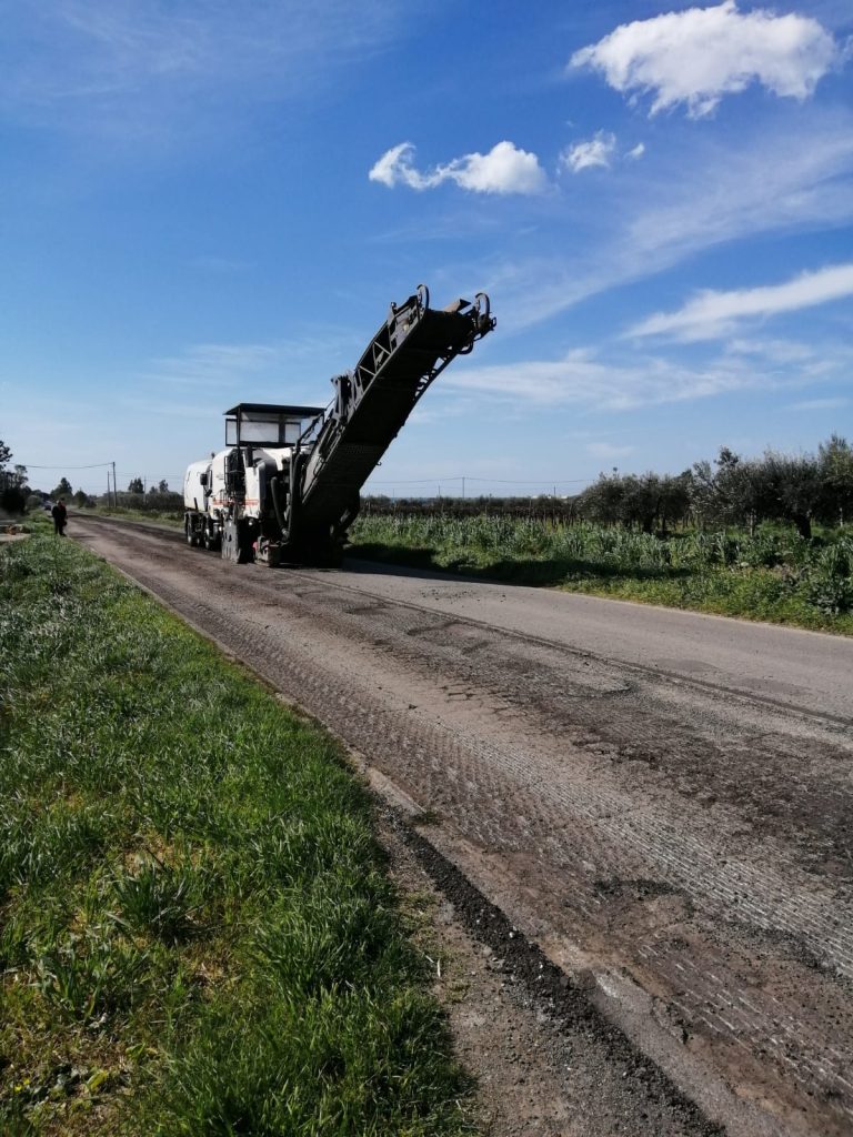 Via Furbara Sasso: asfaltati 3km di strada