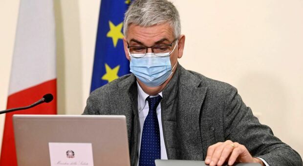 Coronavirus, lieve calo dell’indice Rt in Italia che scende a 0,86