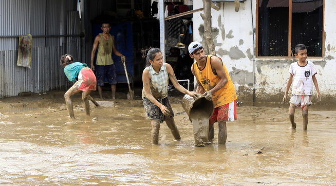 Indonesia, sono almeno 157 le vittime per le inondazioni e frane