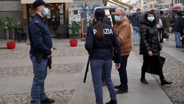 Milano, multate 53 persone per violazione delle norme anti Covid