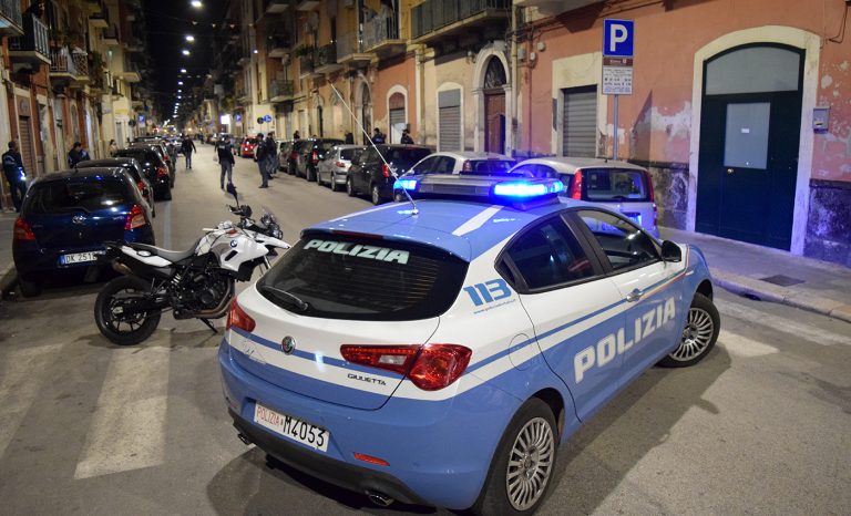 Bari, la morte di un 45enne: confessa la 17enne: “L’ho ucciso io, mi sono difesa”