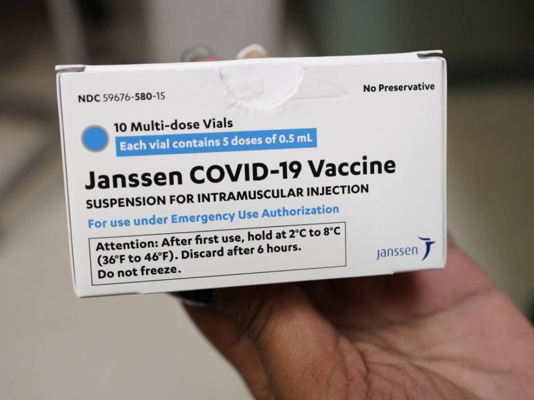 Coronavirus, per l’azienda Janssen Tra il vaccino Johnson & Johnson e i rari casi di trombosi c’è un nesso plausibile”