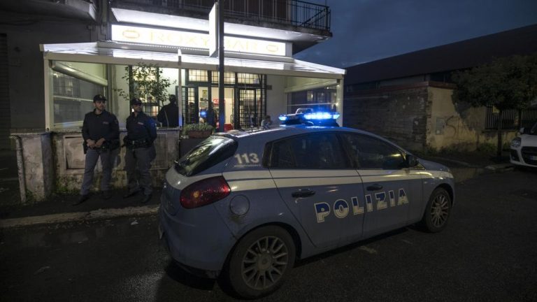 Romanina: servivano clienti al bancone: la polizia chiude un bar e multa la proprietaria