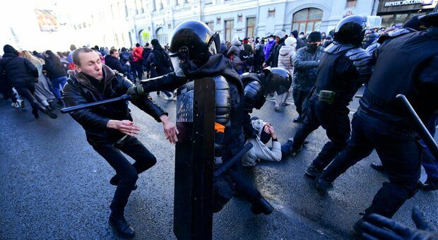 Russia, oltre mille arresti nelle manifestazioni a favore di Alexei Navalny