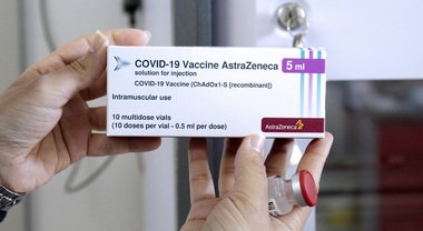 Covid, sono 34 i casi di trombosi segnalati in Italia dopo la somministrazione di dosi del vaccino AstraZeneca