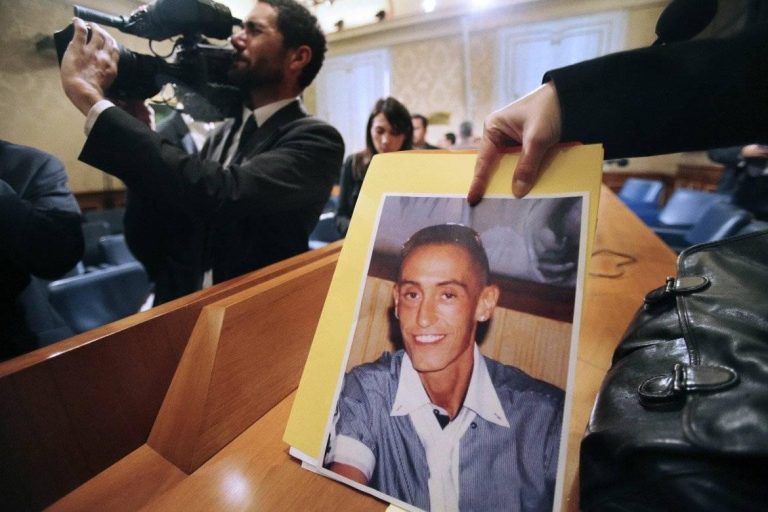 Il giudice monocratico di Roma: “La versione ufficiale dei Carabinieri sulla morte di Stefano Cucchi era stata confezionata ad arte”