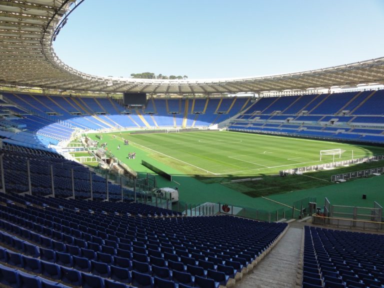 Europei, la sindaca Raggi lancia l’idea di aprire lo stadio Olimpico per la finale