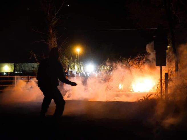 Val di Susa, scontri tra la polizia e i No Tav a San Didero