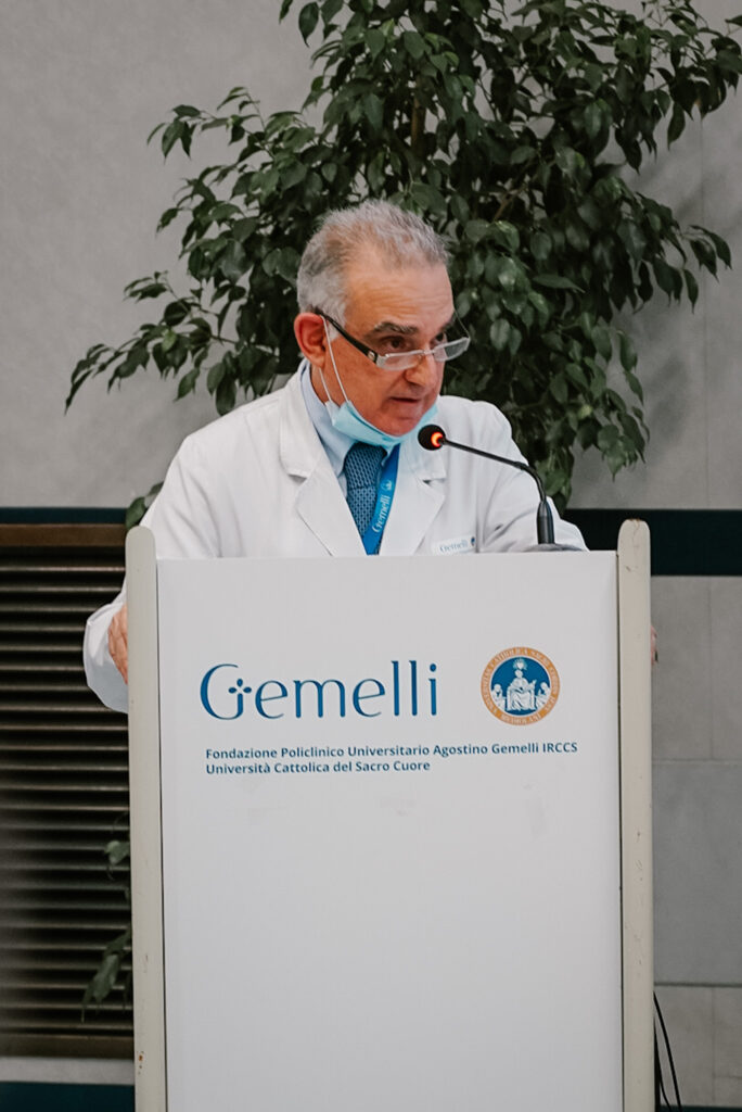 Coronavirus, l’allarme del Gemelli: “La situazione in ospedale è piuttosto critica. Stiamo vedendo un aumento dei ricoveri, la terapia intensiva è satura”