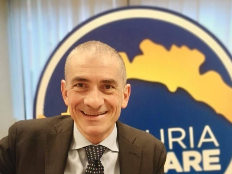Coronavirus, parla il sottosegretario alla Salute Costa: “Per me già a fine mese ci possono essere le condizioni per alcune riaperture, consapevoli che ogni giorno lo scenario cambia”