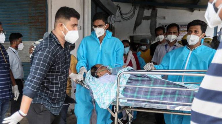 India, incendio in un ospedale Covid: morti 13 pazienti a Mumbai