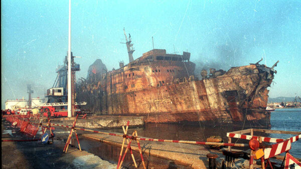 La tragedia del traghetto Moby Prince, parla il presidente Mattarella: “Sono passati trent’anni, inderogabile impegno per fare luce”