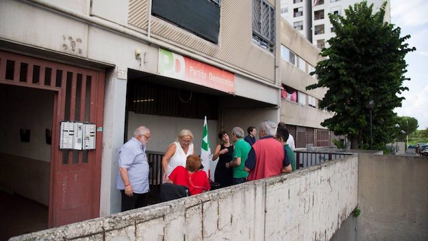 La rabbia della sezione del Pd a Tor Bella Monaca: “La nostra comunità nelle periferie c’è sempre stata e siamo incazzati”