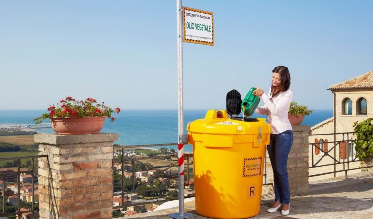 Raccolta differenziata di oli vegetali esausti, ecco dove conferirli
