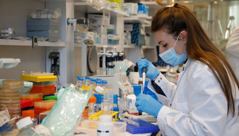 Coronavirus, il vaccino italiano “ReiThera” sarà pronto dopo l’estate