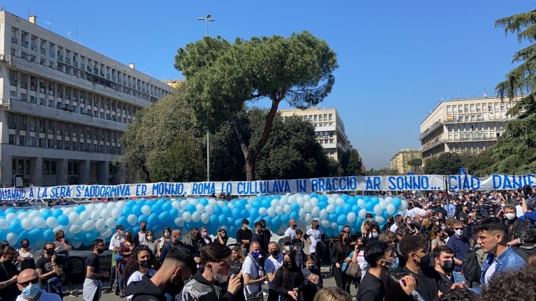 Cinecittà: in migliaia ai funerali del calciatore Daniel Guerini alla chiesa di San Giovanni Bosco