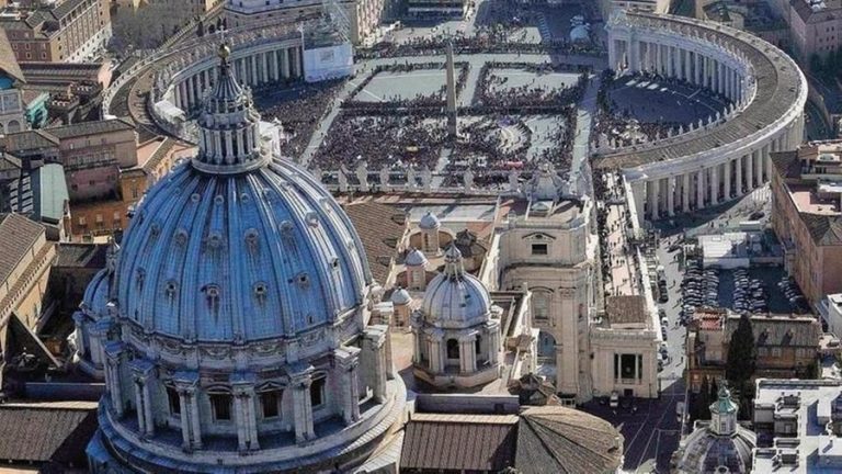 Vaticano, positivi al Covid 13 cardinali