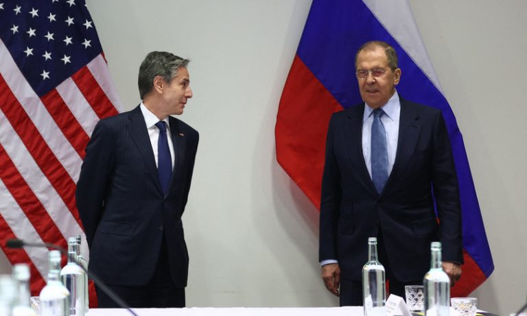 Il ministro degli Esteri russo Lavrov ha definito “costruttivi” i colloqui avuti ieri sera a Reykjavik con il segretario di Stato americano Blinken