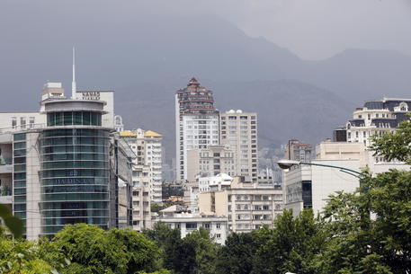 Teheran, diplomatica svizzera muore cadendo dalla finestra del suo appartamento a Teheran