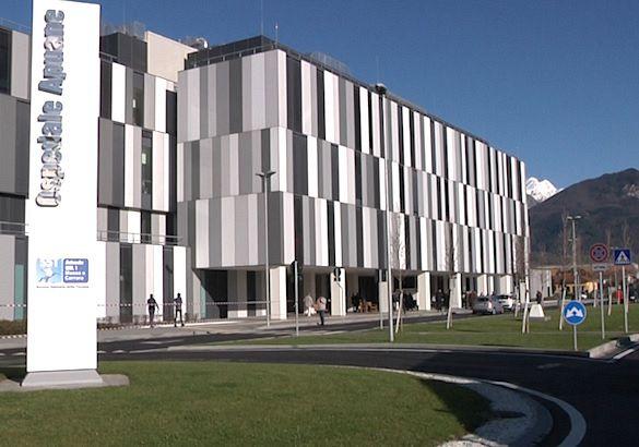 Massa Carrara, le iniettano per errore sei dosi del vaccino Pfizer: la ragazza viene tenuta sotto controllo per gli eventuali effetti collaterali