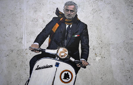 Testaccio: spunta il primo murales per Mourinho