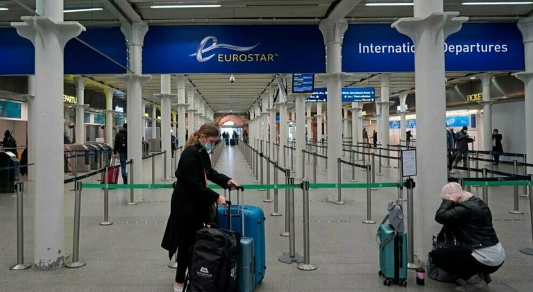 Gran Bretagna, una trentina di turisti europei trattenuti sino a 7 giorni per la Brexit