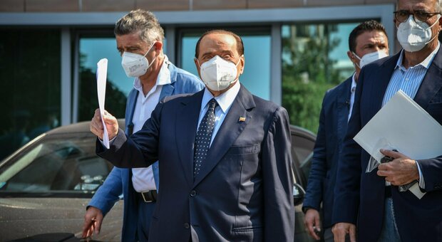 Milano, Silvio Berlusconi dimesso dal San Raffaele