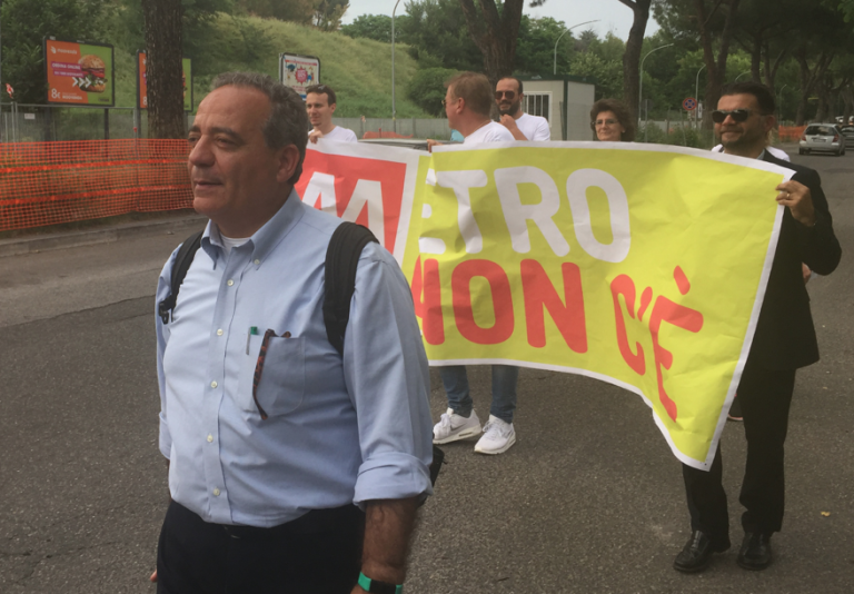 Campidoglio, l’ex Ignazio Marino indica ai romani: “Votate Giovanni Caudo come sindaco”