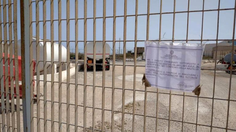 Agrigento: la Finanza sequestra un deposito di carburanti a Lampedusa