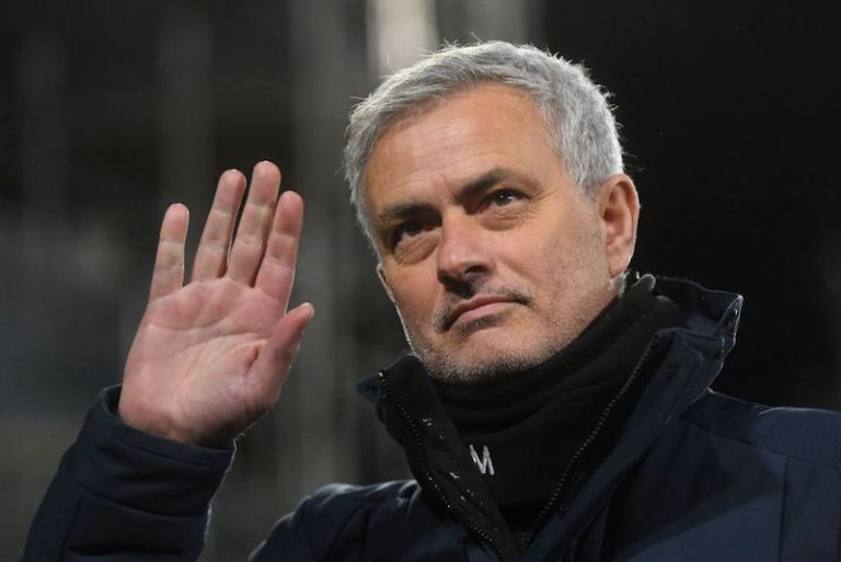 Calcio, parla Mourinho: “Cari tifosi della Roma sto arrivando”