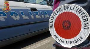 Mola (Bari), aggrediscono due agenti della stradale: in manette un 24enne e un 51enne