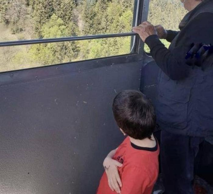 Eitan Biran, il bambino di 6 anni unico superstite del crollo della funivia del Mottarone, sarebbe stato portato dal nonno in Israele