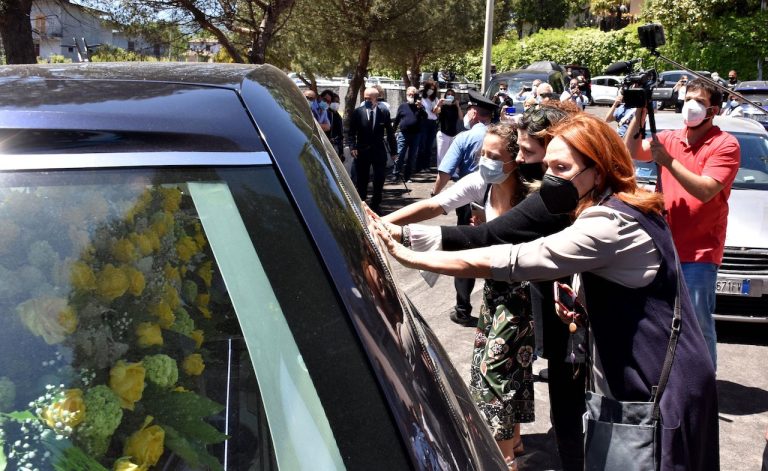 Grande commozione per i funerali di Franco Battiato