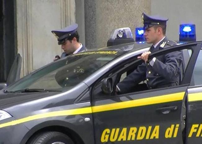 Blitz della Finanza a Cagliari e a Napoli contro il narcotraffico: tre persone in manette