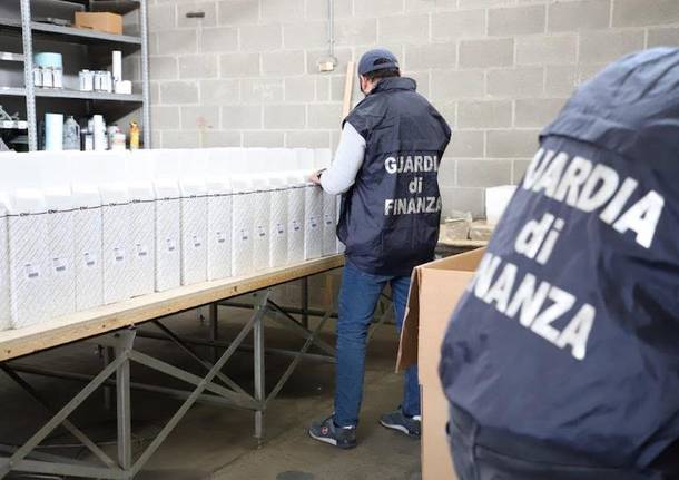 Guanzate (Como), scoperta una fabbrica di produzione di falsi pezzi di ricambio di veicoli Iveco