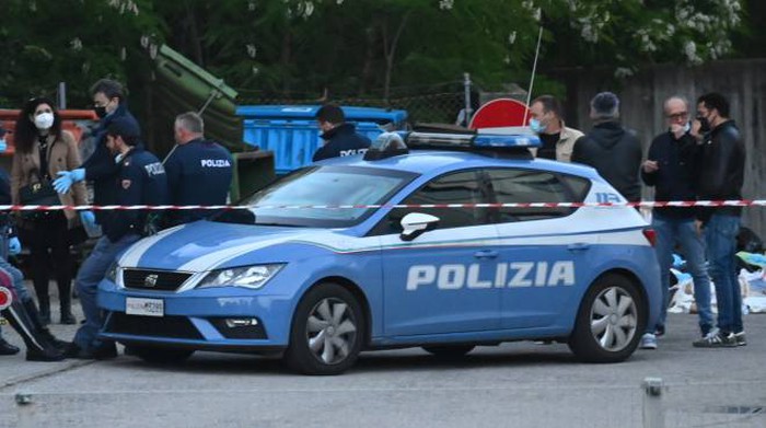 Bologna, rinvenuto il corpo di una donna dentro un cassonetto della spazzatura