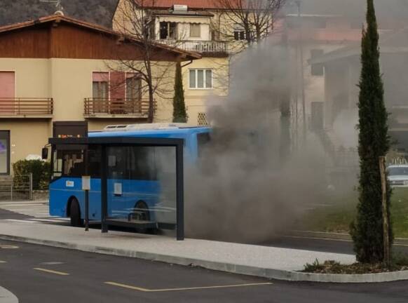 Eur, incendio su un autobus: nessun ferito