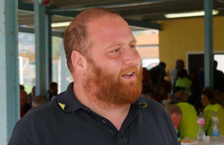 Migranti a Lampedusa, parla il parroco La Magra: “Ho visto uomini e donne molto provati, c’erano anche dei bambini. Tutti nei loro corpi portavano i segni della sofferenza”