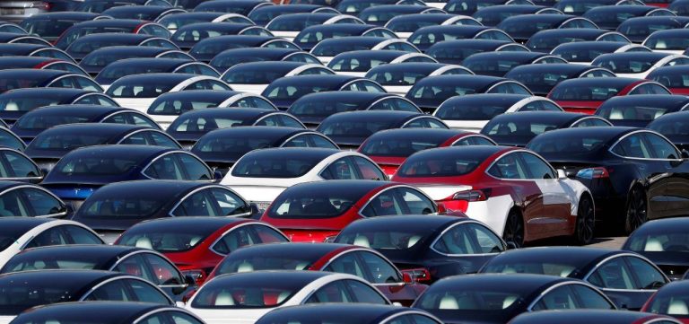 Salgono del 256% ad aprile le vendite di nuove auto in Europa (Ue+Efta+Gb) rispetto allo stesso mese del 2020